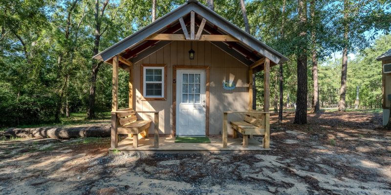 jellystone-cochran-ga-cabin-5-exterior-porch