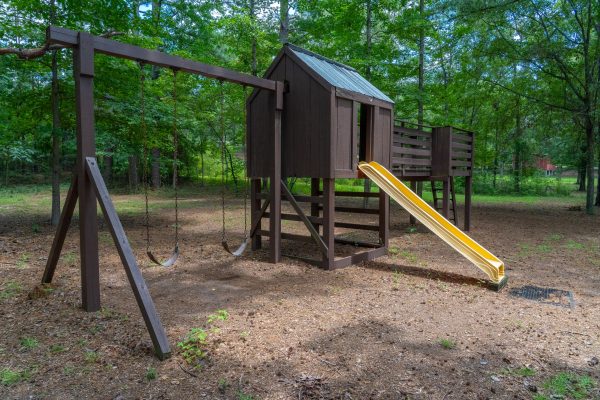 jellystone-cochran-ga-wooden-playground-swing-set-slide-woods
